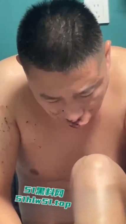 山东沂水泉子湖抓奸现场，偷情男女全裸出镜，00后渣女【苗繁荣】事迹在当地广盛流传成经典！-1