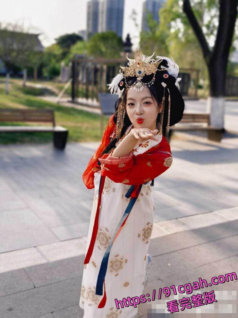 江西宜春美甲师骆馨琪被渣男哄骗贩卖性爱视频 疯狂打桩操到两腿发软颤抖！-2