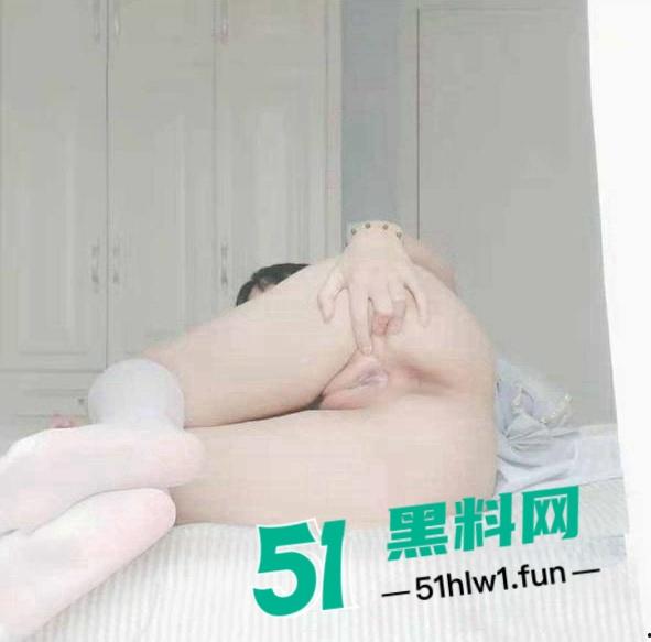 杭州商贸旅游学院双马尾小萝莉【周文娜】自拍骚照自慰视频流出，网络调教勾引金主大佬。-10