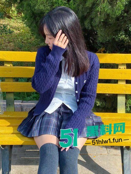 露出网黄【艺芋圆】高颜值大眼清纯母狗，主人调教成肉便器各种公共场合露出被扒出曝光后销声匿迹了。-6