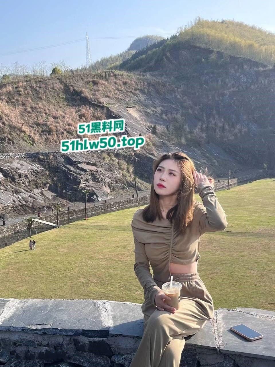 南京第二师范学院【郭美烨】社会纹身男友，各种场合性爱自拍被调教成性奴母狗！-11