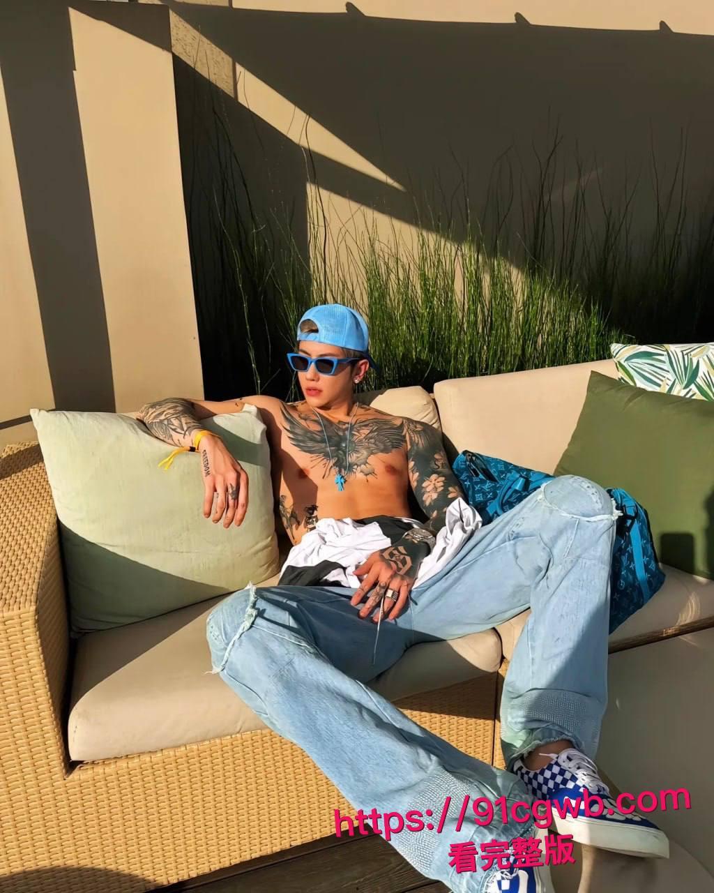 娱乐圈绯闻领军人物张碧晨又出新瓜 与网红郑子豪有私情 疑似两人不雅视频流出-1