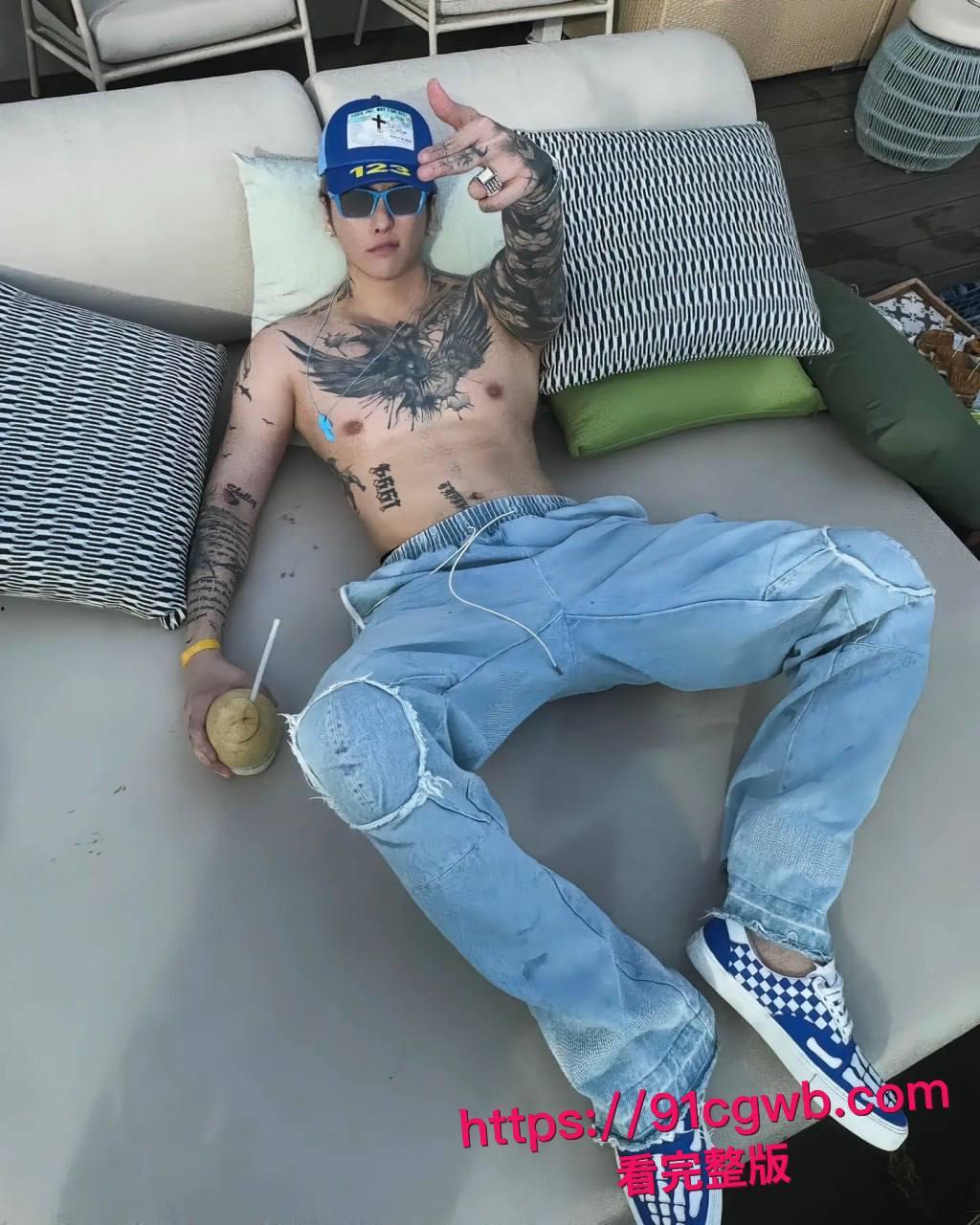 娱乐圈绯闻领军人物张碧晨又出新瓜 与网红郑子豪有私情 疑似两人不雅视频流出-2