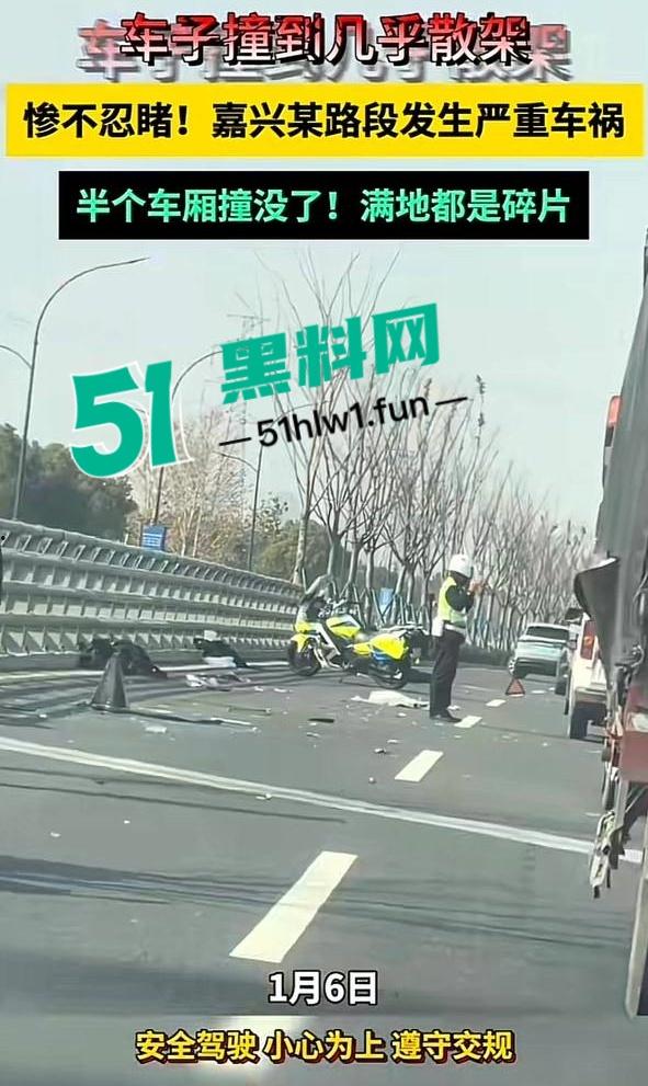网传视频浙江桐乡屠甸车祸，疑似辆车开斗气车相撞一死一伤，面包车直接粉碎半个车厢消失。-12