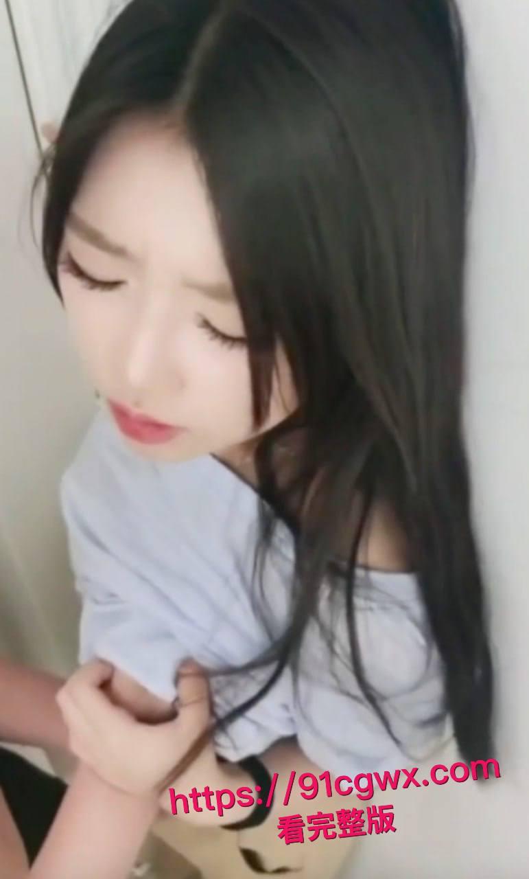 校园女神黑料大曝光！学生妹巨乳翘臀无表情硬扛男友后入猛攻，假鸡巴双插高潮喷水，姐妹花共享男友肉棒太劲爆！-8