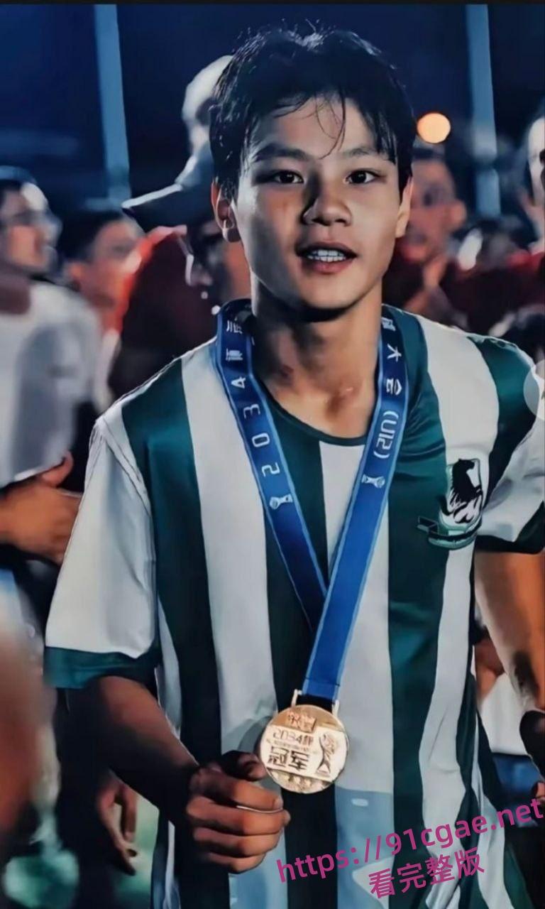 足球天才泰迪少年詹景源丑闻曝光 改年龄欺骗少女感情 网传出轨32岁空姐5P？-10