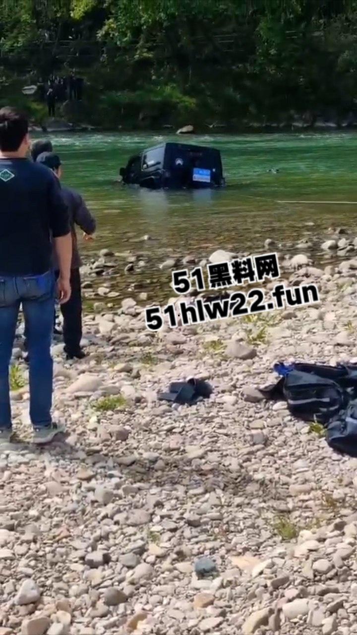 浙江台州装逼男开越野带俩美女护士，横跨溪滩被困致俩美女双双死亡，自己侥幸脱险无恙。-1