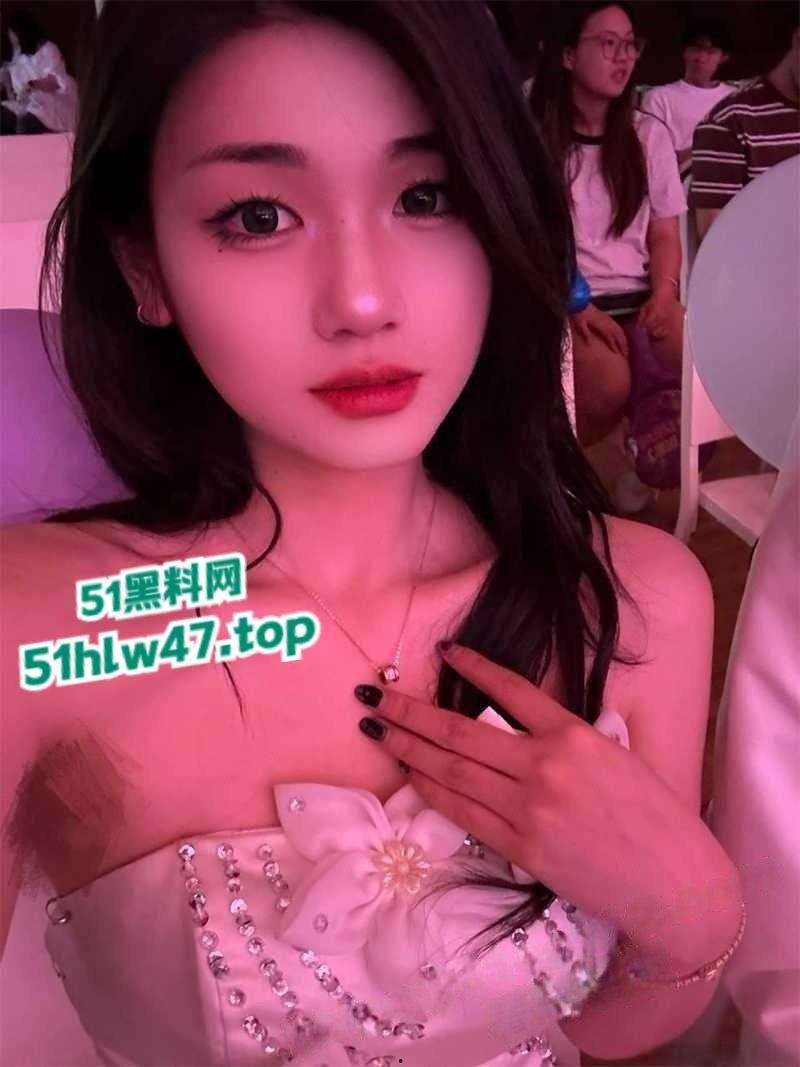 山东政法大学，大二的颜值女神【李莹】清纯如仙女一般惨遭被骗，以招聘模特名义骗出自慰视频并曝光！-3