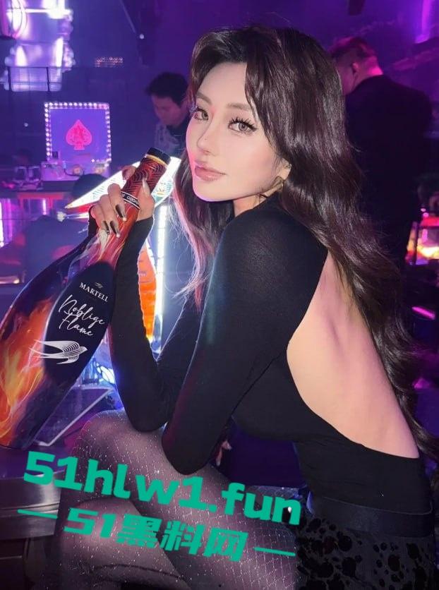 混血网红【EunHa】堕落日记，被金主批穿后直接放飞，骚到明码标价，一对一私密视频看逼验货！-3