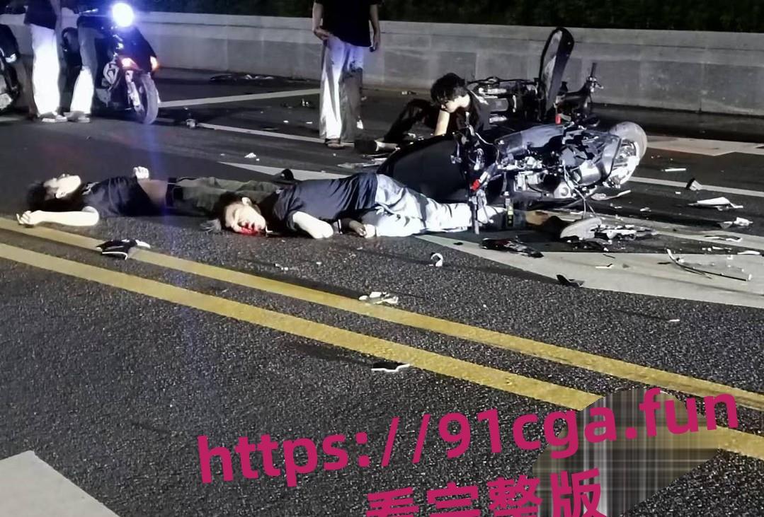 广东中山小榄绿道凌晨鬼火少年飙车秀特技酿惨烈车祸！多人头破血流哀嚎不断！-3