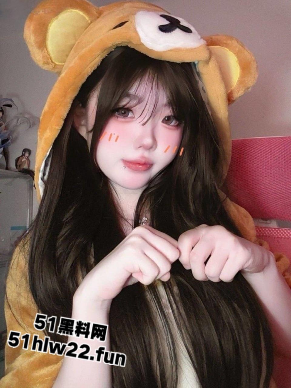 高颜值大一新生【马佳婧】可爱颜值仙女，当婊子了还想立牌坊，身穿cos短裙自慰抠逼流白浆。-5