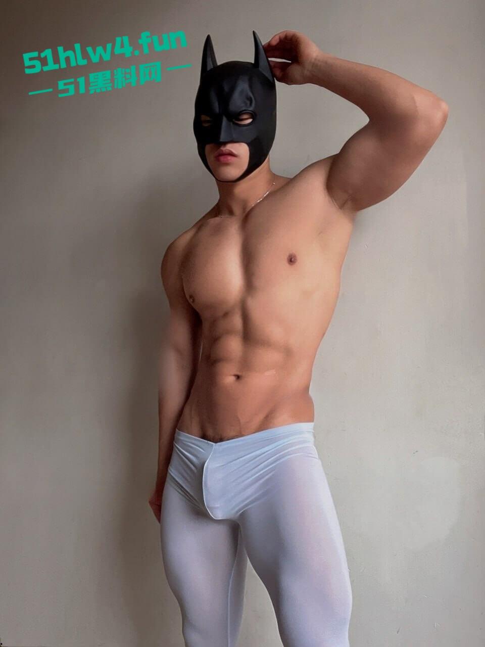 小红书撸铁猛男网红【Aliray】身材尺寸爽爆炸，男女通吃私生活淫乱，无论男女都干的服服帖帖。-4