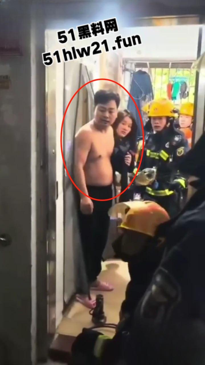 奇葩消防队捉奸行动，邻居听楼下有女人喊救命，果断报警119消防员破门而入，竟是两人做爱女人被操爽了。-3