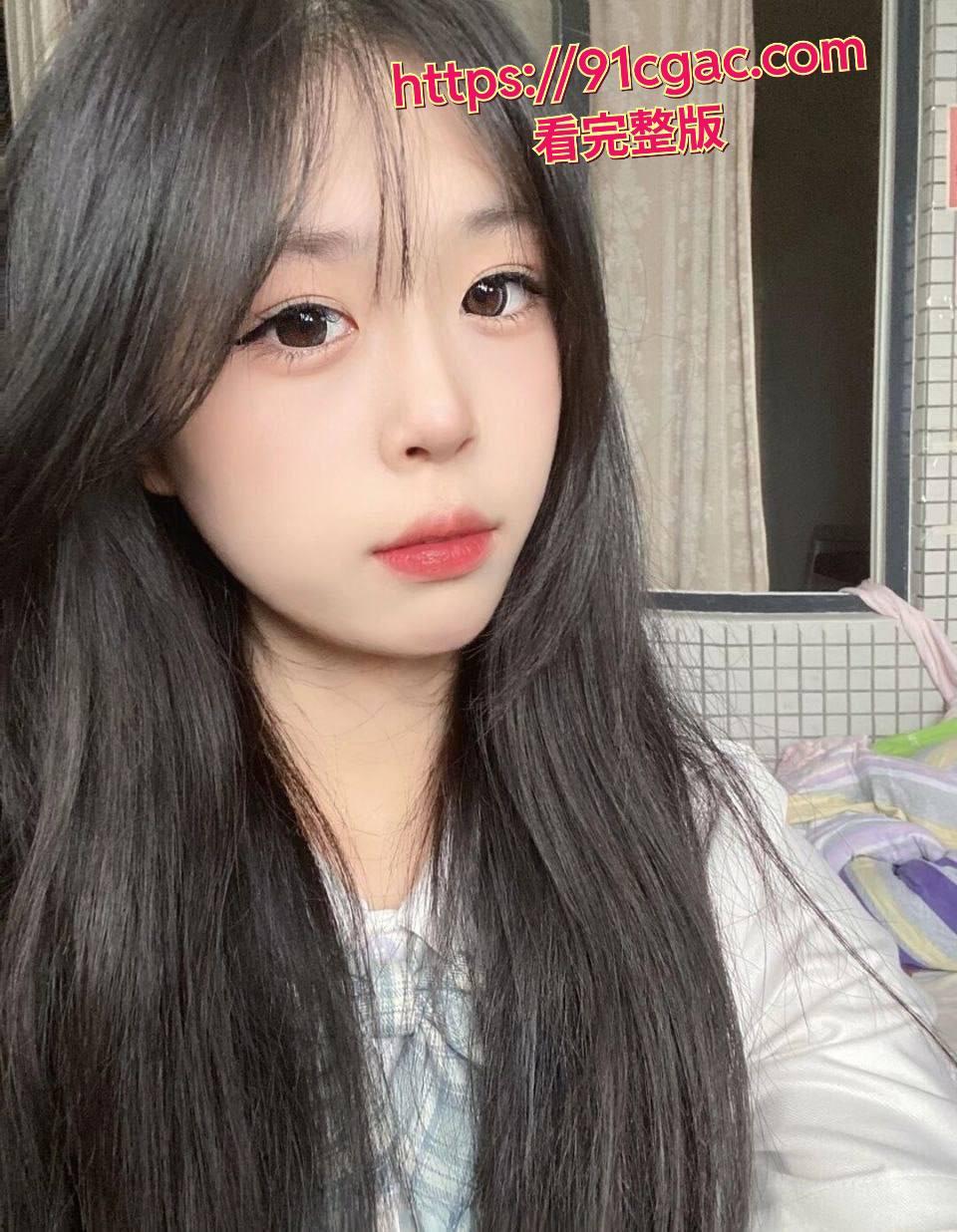 来自四川绵阳的学生妹刘新欣，小小年纪 长得十分可爱，然而清纯外表下的她却早已被包养，被调教成了淫骚的小母狗！-5