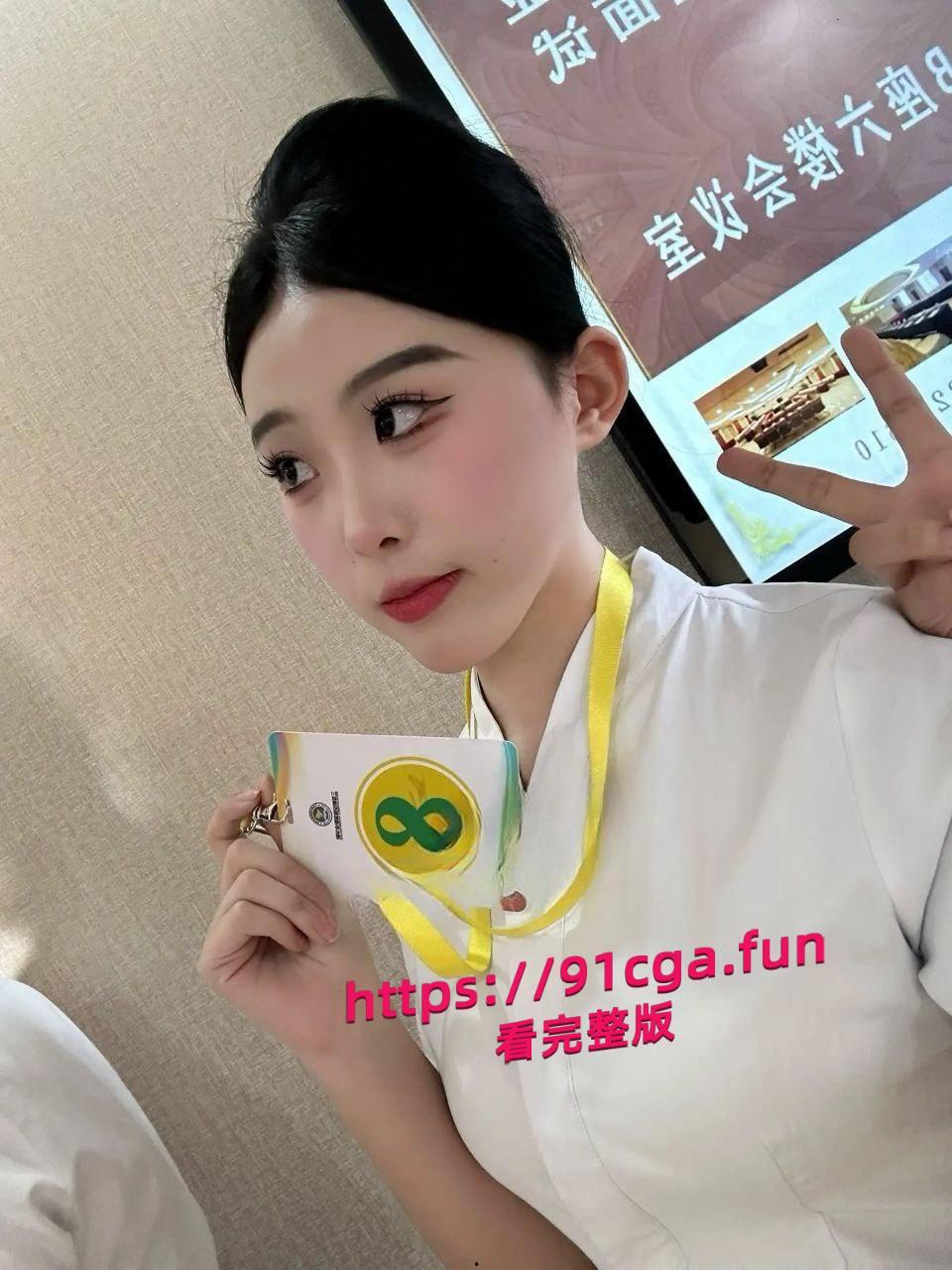 广州民航职业技术学院的校花 贾明爽 表面高冷女神，私下却被爆出惊天大料！-2