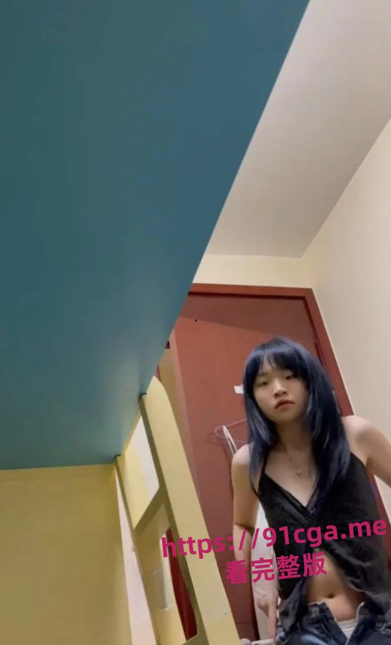 上海小学妹被邪恶叔叔包养 干的面目扭曲 洗澡做爱换衣全泄密-4