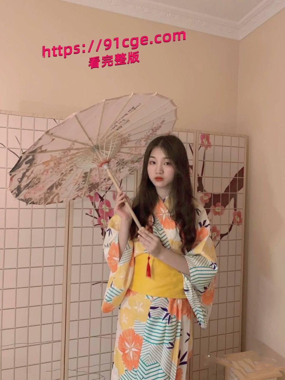 邻家反差乖乖女,长相甜美清纯，皮肤白嫩身材娇小可人，尽显学生妹气质。 渣男分手求和遭拒 ,怒而被曝光她的不雅自拍-2