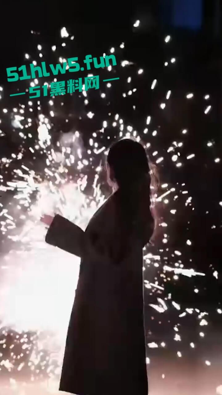 广州工商学院【谭梓柔】与男友性爱视频流出，花式玩弄性感尤物后入骑乘浪叫不止。-4