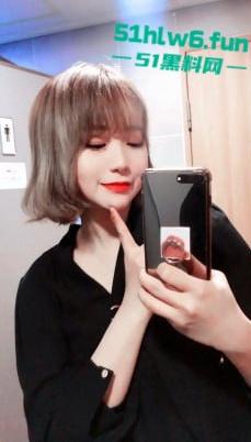 绿帽瓜友投稿，分享自己的大奶极品女友还灌醉迷晕后给兄弟玩，这真是义父级的好兄弟啊。-9