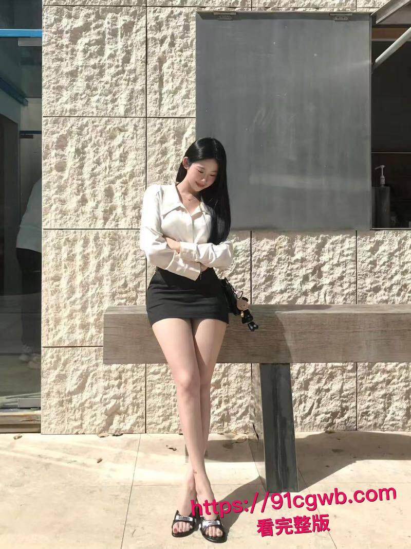 昆明理工大学系花李梦静家中最新私密视频泄密：跪地深喉吸吮肉棒口爆吞精，床上无套爆操骚穴激情颜射！-12