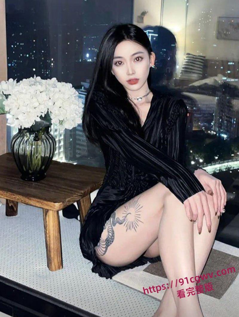 云南御姐网红 femmefatale 线下接单视频流出 极品身材反差骚劲爆表 粉嫩骚穴操到白浆四溢！-2