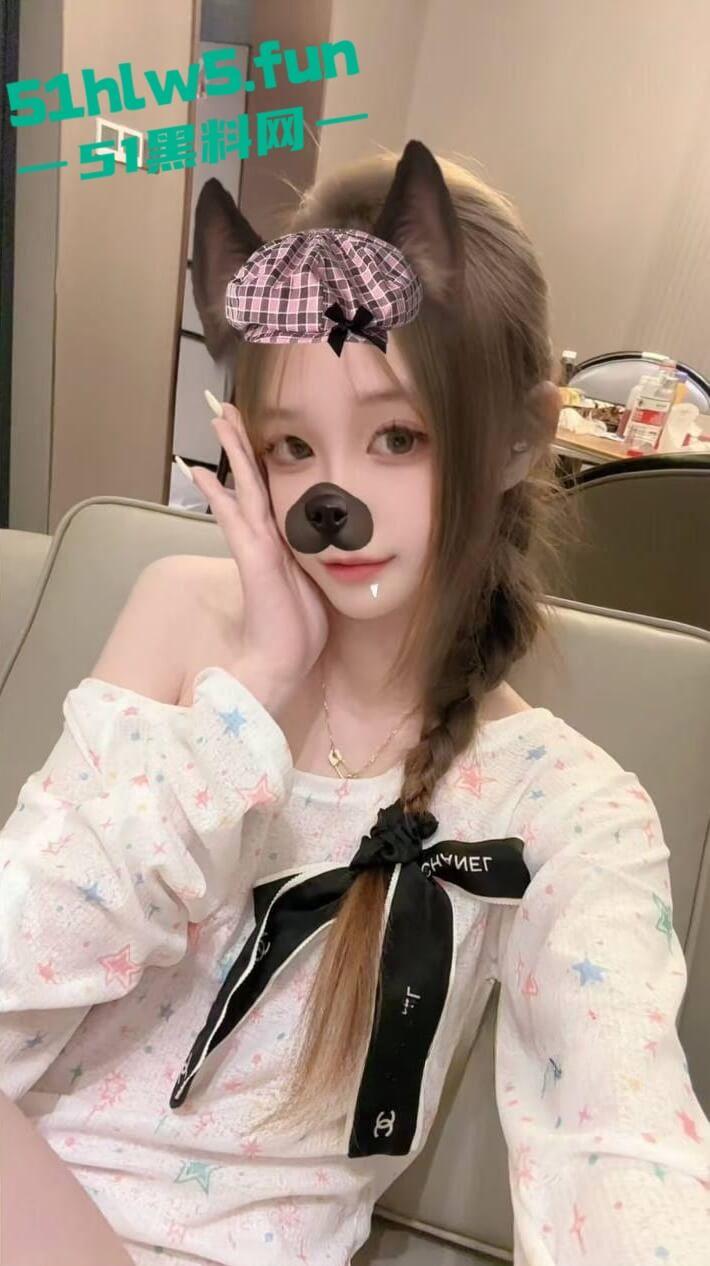 广东高颜值学生妹【覃苏】穿开裆丝袜主动掰穴，被主人远程调教完整版视频流出！-7