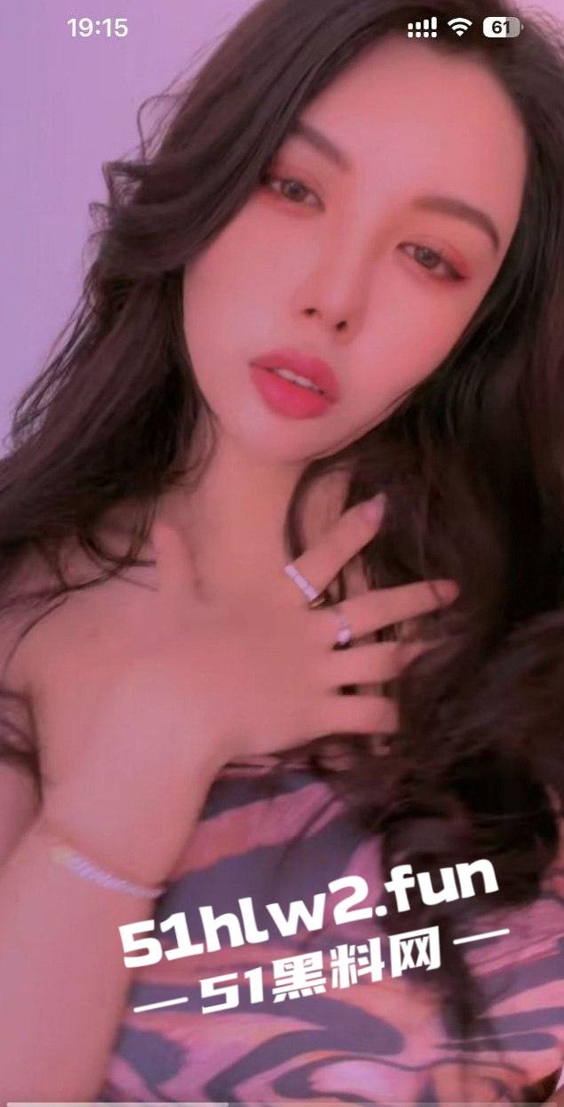 抖音小卷卷老师原名【张栩菲】曾经是尤果网当家花旦，加微自购定制福利已经从良内容绝版。-10