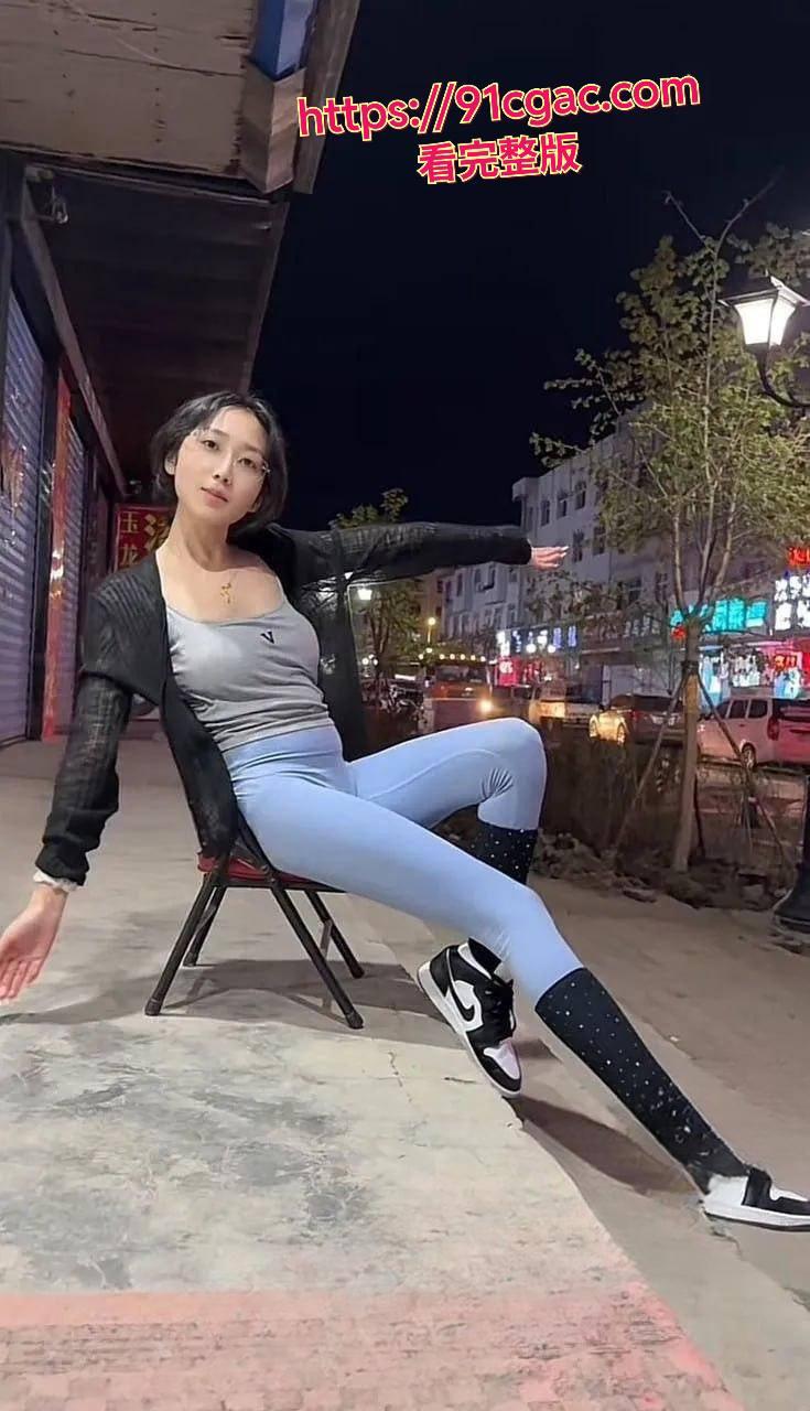 十个眼镜九个骚！抖音网红温柔馨馨，私信一约就出，大哥还不忘录像给兄弟们看！-3