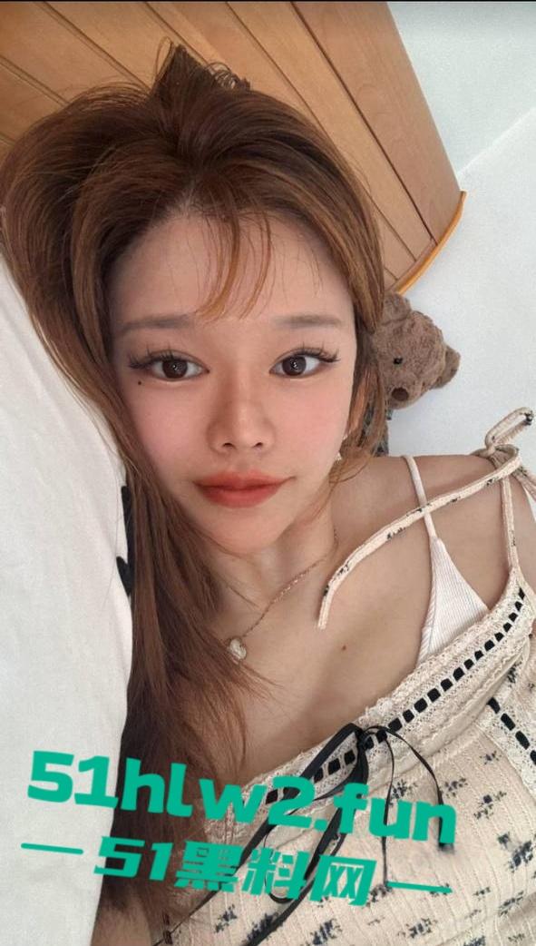 重庆黔江反差母狗【姚欢】艺名田羽希，在北京帝都卖淫竟遇熟人被偷录后遭到了曝光。-3