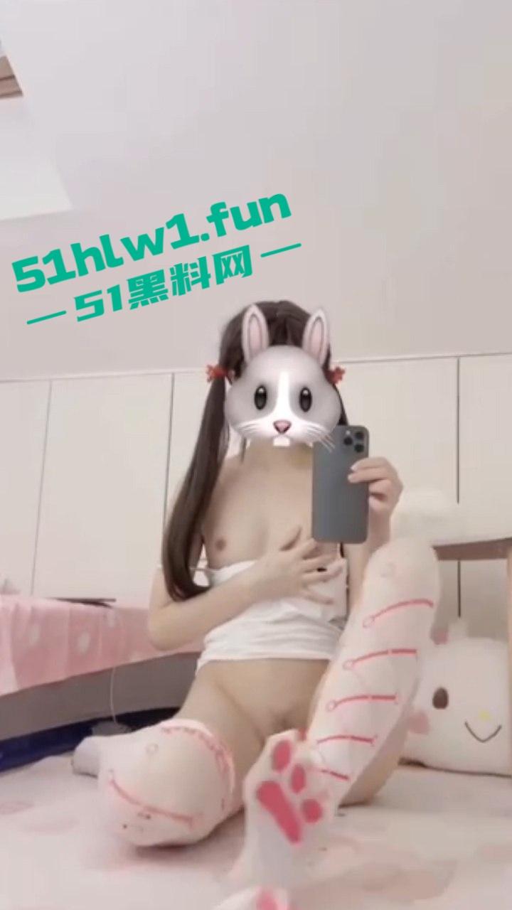 风骚全裸小萝莉【陈永佳】自摄圆珠笔插穴视频流出，香软小萝莉风骚白虎逼震撼来袭！-4