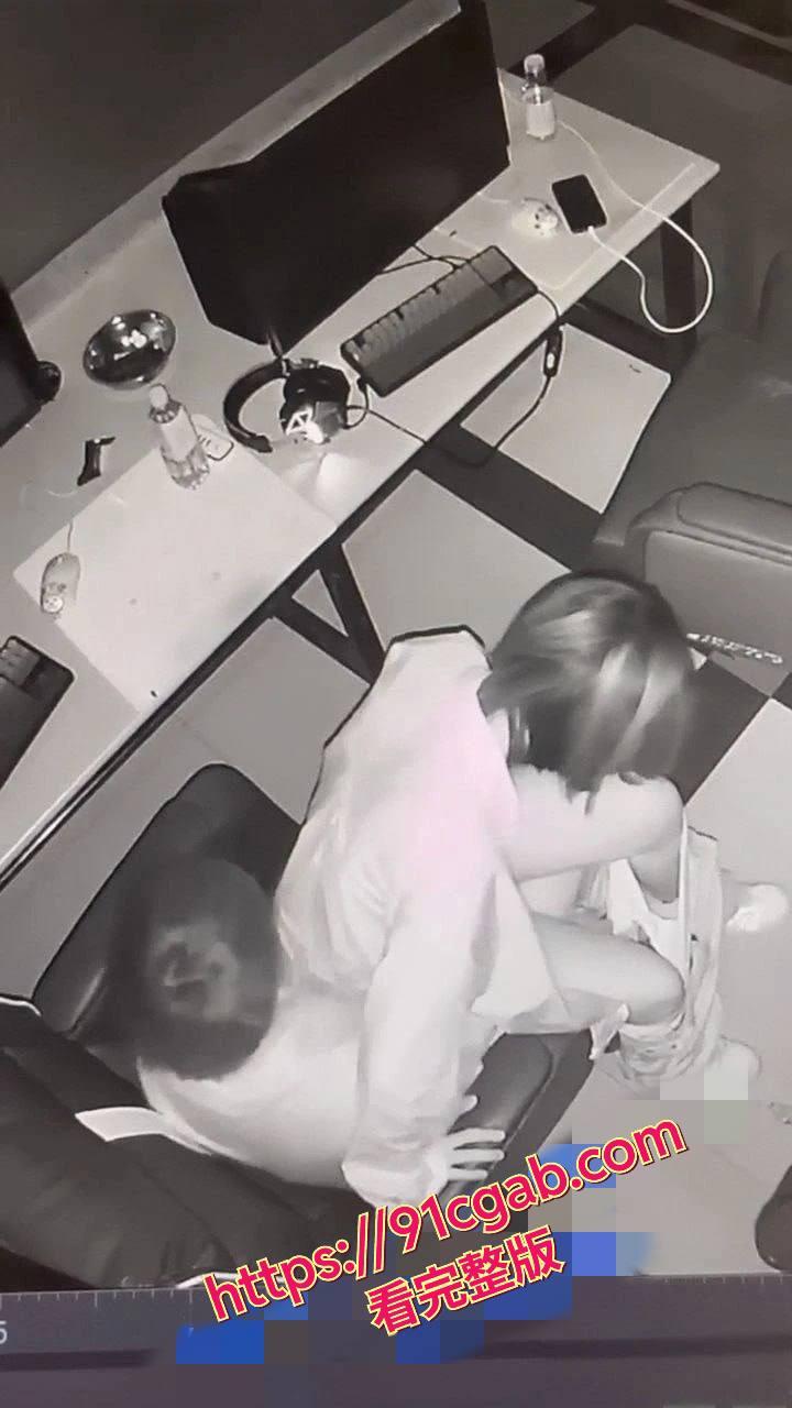 河北武安饥渴小情侣 包厢内沉浸式造人运动被监控拍下全过程 ！ #河北武安包厢事件-5