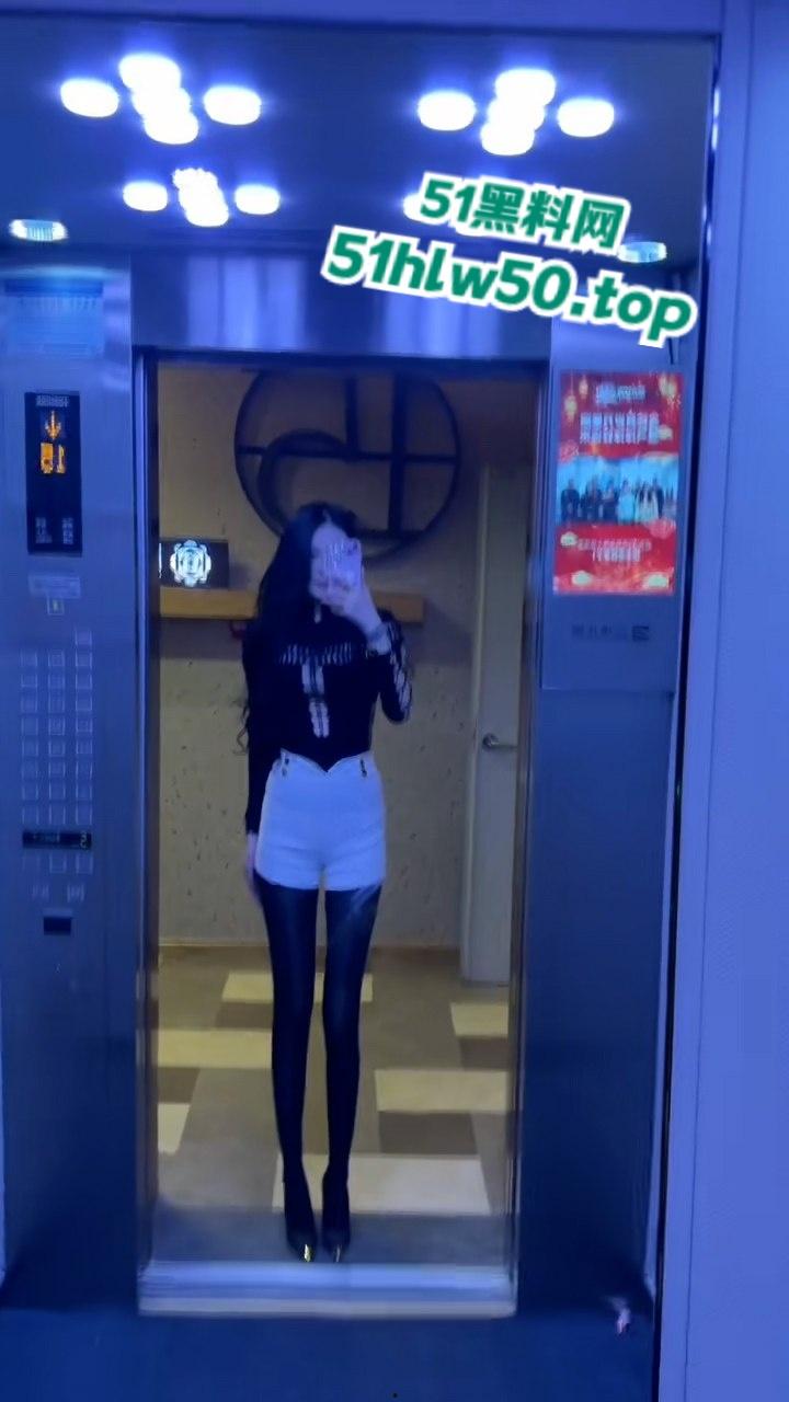 全网首发，抖音8万粉的极品小网红【神仙姐姐】满身符文美女，爆出不雅视频，金主调教御姐变母狗超反差！-3