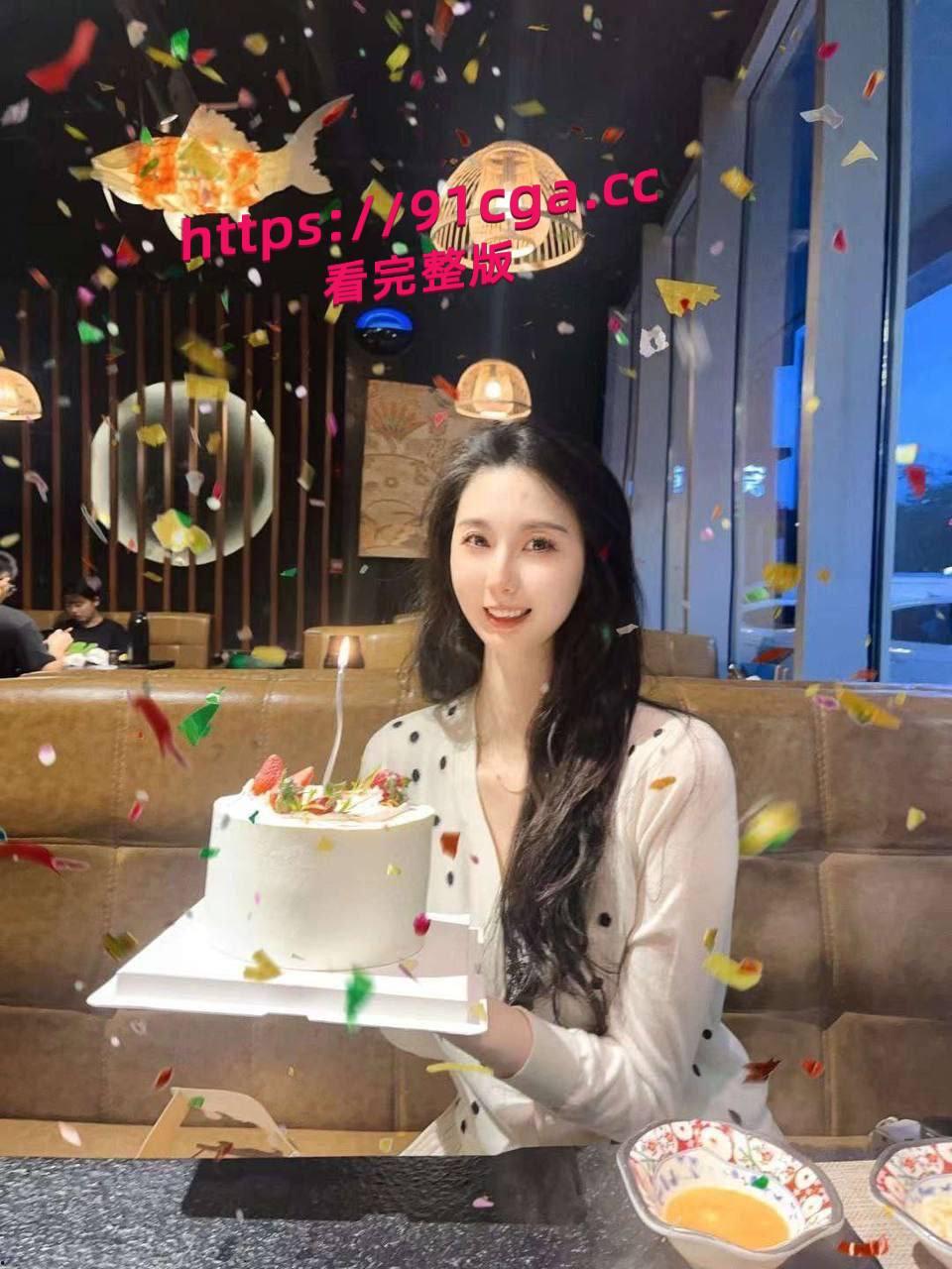 高冷御姐反差太大了 看着冰冰冷冷 却在家里自慰用假电动鸡巴插入自己的紧致小穴-3