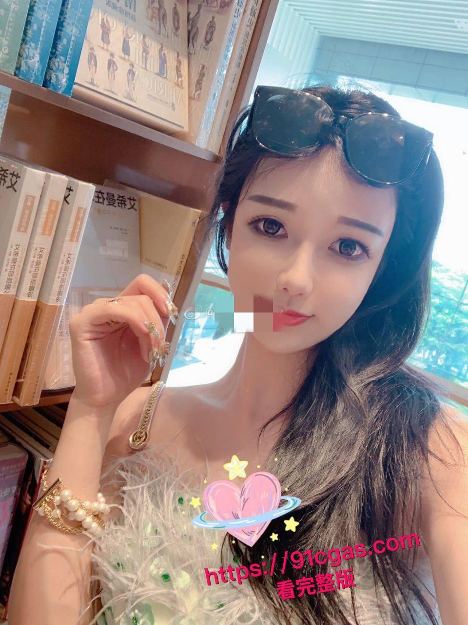 微博都一样网红巨乳女神吃鸡不雅视频曝光-2