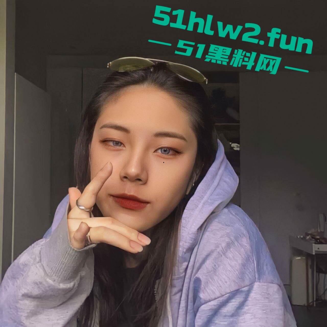 上海戏剧学院系花【王欣彤】绝美颜值学生妹，高挑御姐身材逆天长腿加粉嫩小穴全裸自慰勾引金主求包养。-10