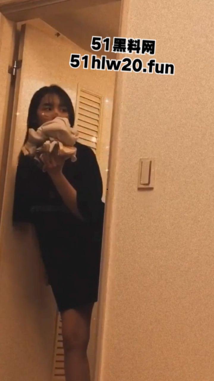 台湾极品幼师【赵舒妤】和富二代偷情视频外流，颜值甜美的极品嫩妹身材凹凸有致翘臀肥美。-1