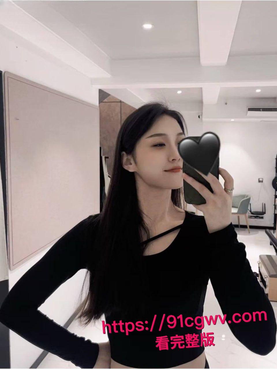 西安瑜伽老师刘珍曼性爱视频流出！黑丝开档翘臀被后入狂干，蜜桃屁股夹鸡巴榨到腿软喷水-3