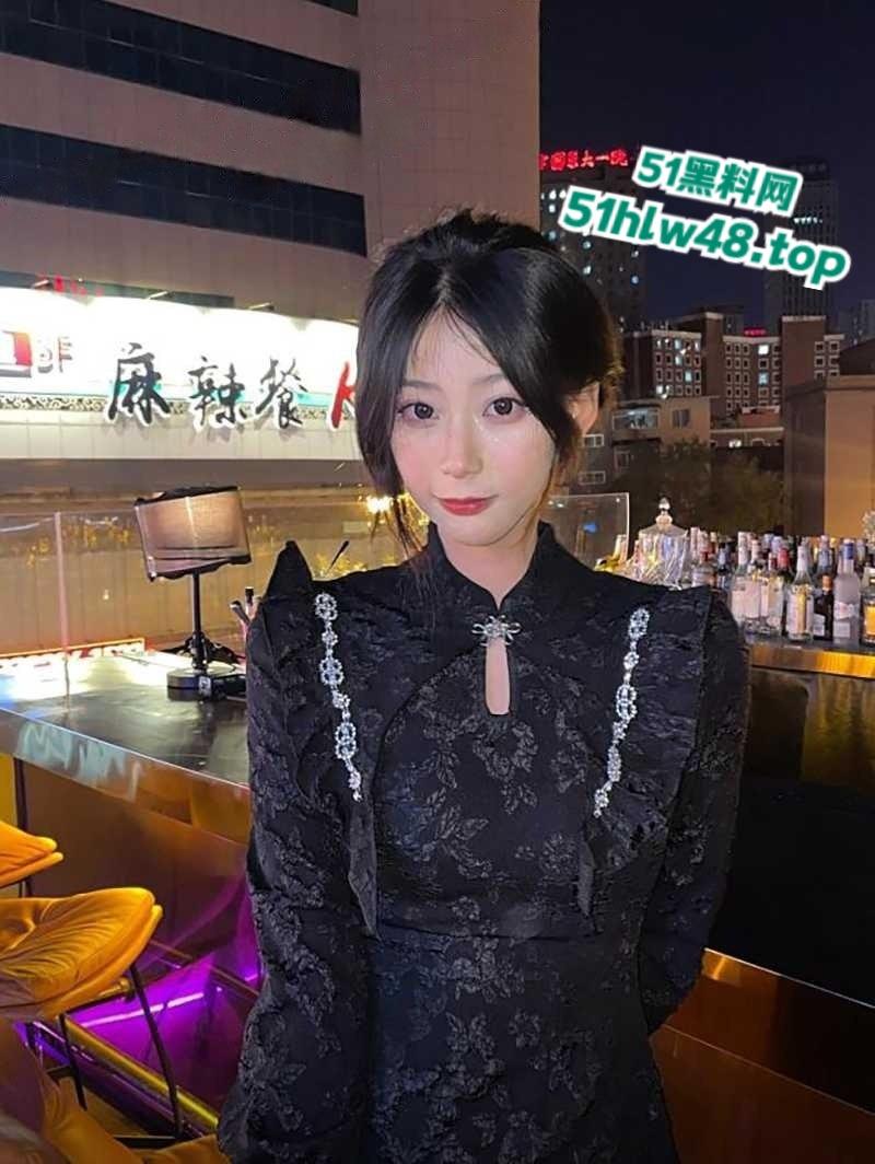 抚顺石油化工学院大三学姐【崔梦曦】表面清纯私下骚劲炸裂，M属性小野猫无套猛操爽到眼珠翻白。-2