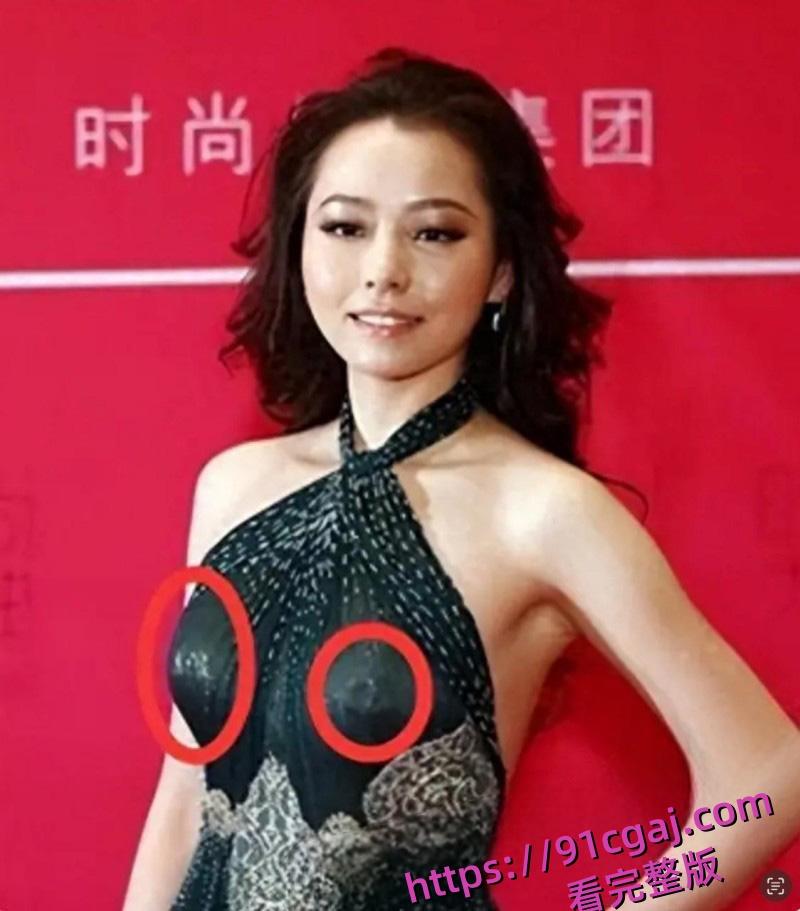 绝美歌后张靓颖九万字妆造爆火 早期曾“逼婚”比其大19岁的渣男 还为其打乳钉！-4