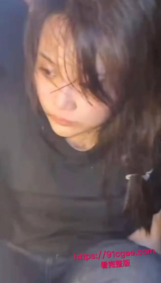 黑衣大嫂一人一枪为爱冲锋 单枪匹马勇闯法场救男人情深意重轰动全网！-11