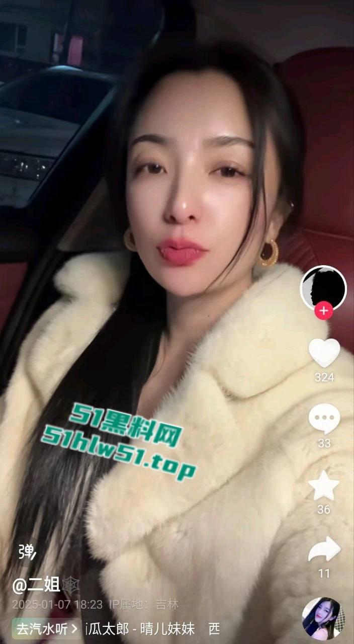 抖音东北熟妇【二姐】酒店3P大战，带闺蜜一起伺候男友，两骚逼互舔互摸，男友硬是把床单都干湿了！-9