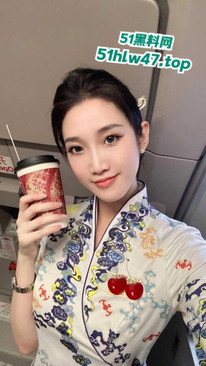 海航绝美空乘【雨晴】高颜值长腿女神，竟偷偷下海接客化身制服女王高跟踩屌，白虎骚穴被无套打桩爆操。-4