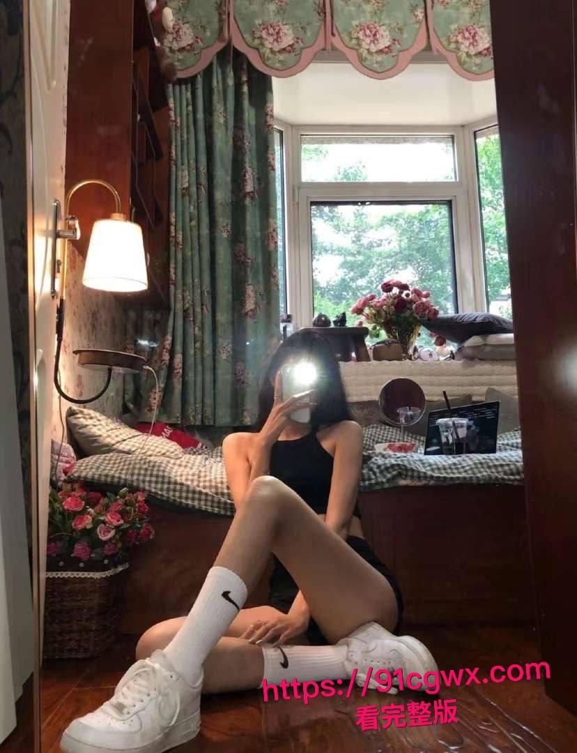 广州财经大学黑料爆棚！道具自慰口交啪啪私拍全泄露，黑丝情趣内衣手撸鸡巴求精，极品骚货让人想狠操一顿！-9