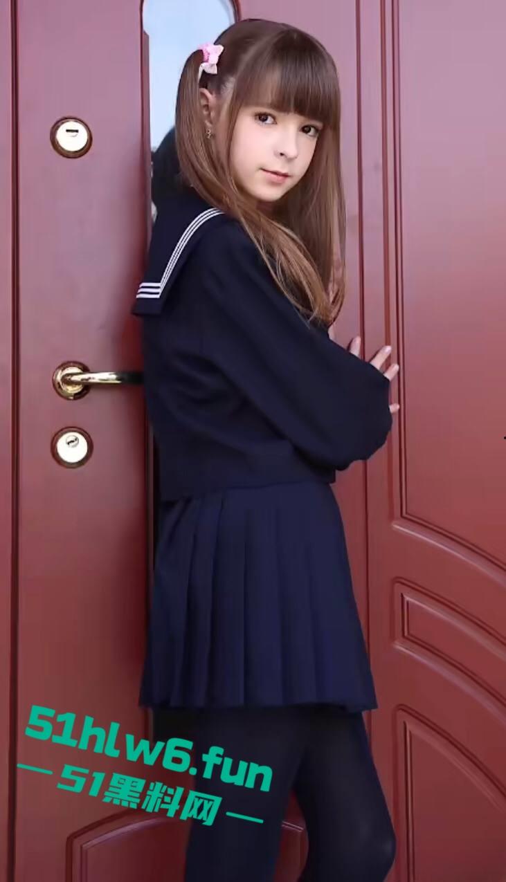 俄罗斯童星长大后下海，在OF售卖色情视频白嫩巨乳配饱满翘臀，看的人血脉膨胀。-3