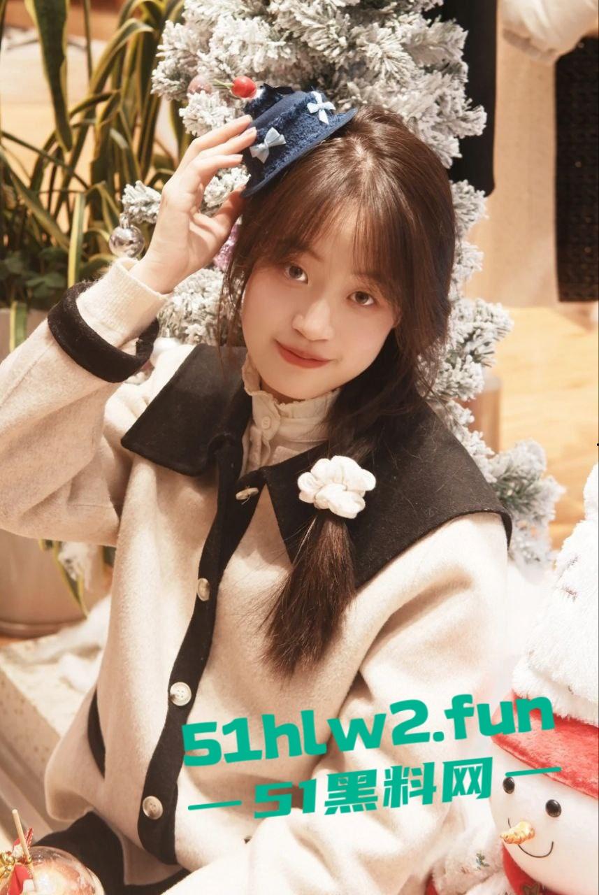 扬州大学骚母狗投稿出圈，JK黑丝无套后入骚气外露，逼脸同框看得粉丝心痒痒！-5