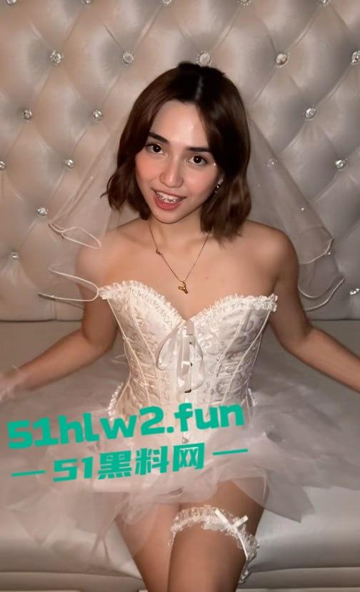 菲律宾网红【Julsbarba】性爱视频流出，笑得甜美，干起来肯定浪，白净母狗值得一试！-3