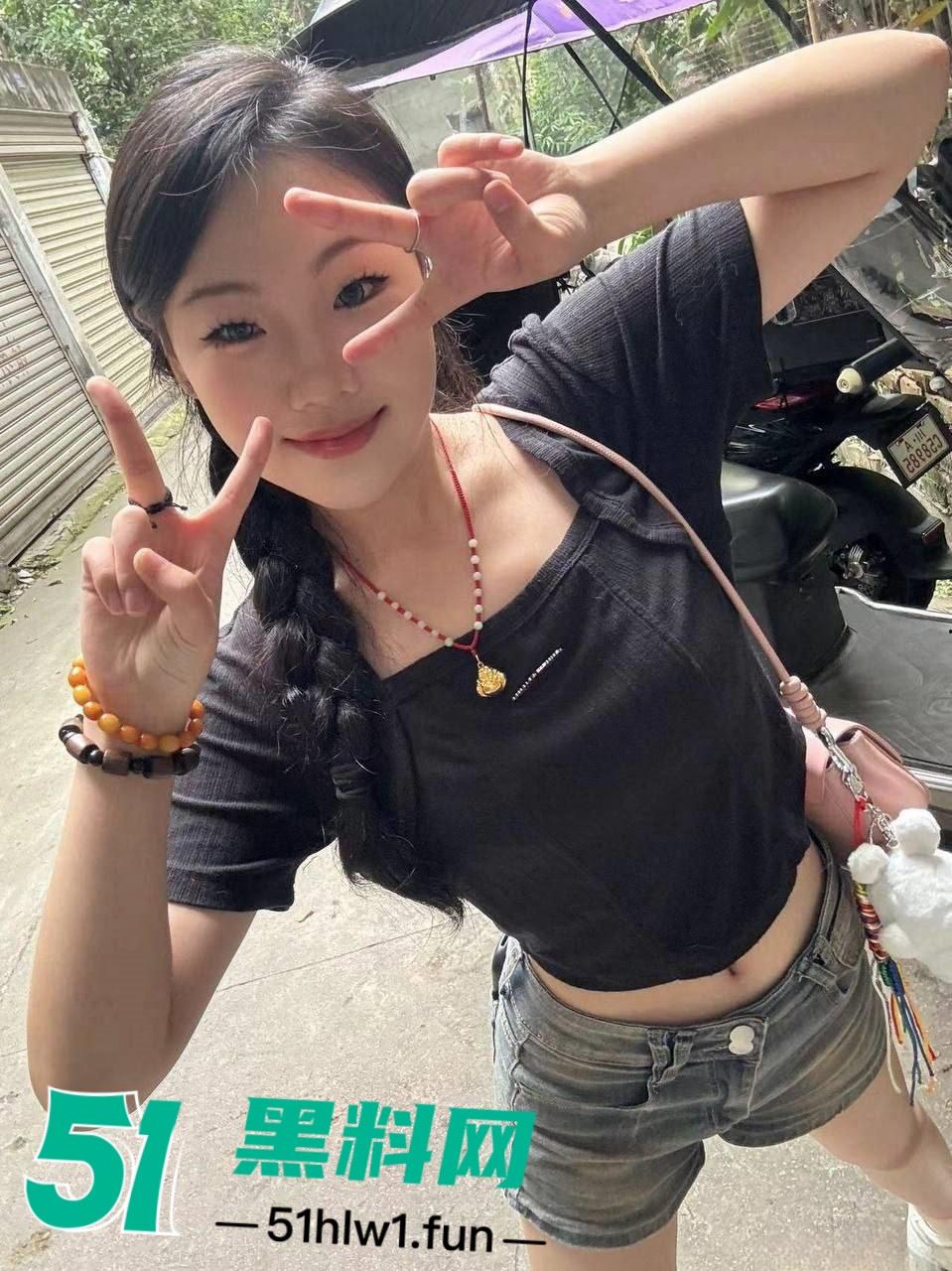 高颜值长腿学妹【纪苏韵】22岁极品身材反差少女大奶翘臀美腿修长，主动掰开嫩鲍勾引被金主大叔后入爆操。-3