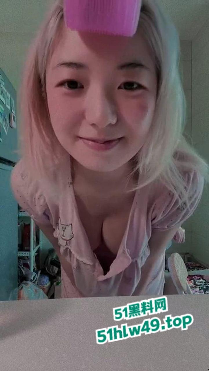 香港女同知性小姐姐【karin】凹凸有致奶大臀翘极致性感，各种大尺度私拍流出女友互舔鲍鱼视频曝光。-10