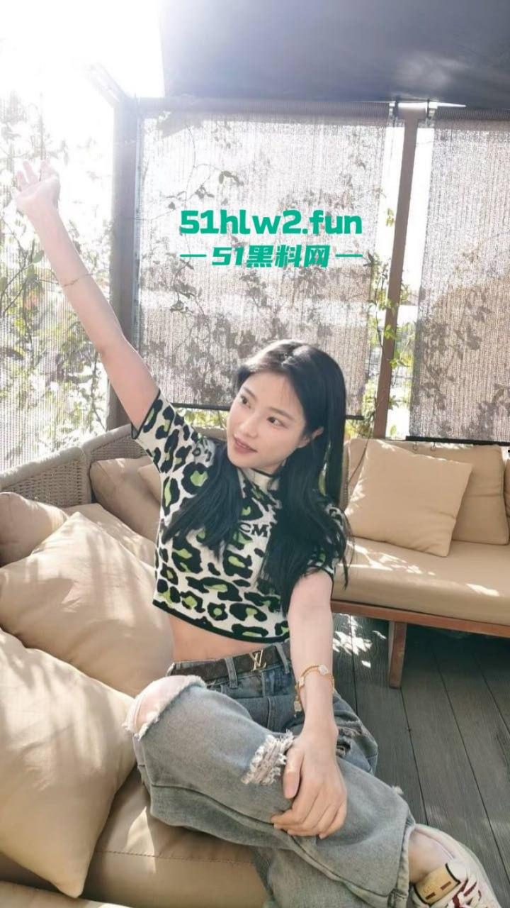 西安音乐学院艺术系学生妹【宋昕宸】汉服cos武媚娘服侍主人 让你感受帝王般的视觉冲击！-8