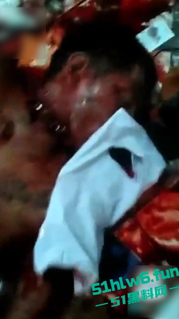 【血腥恐怖】印度三哥被妻子开膛破肚，男子为高种姓白人行为恶劣强奸妻子家人，终被妻子发现后杀害。-4